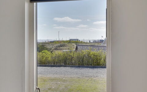 Jurviis - 100M from the Sea: Gras, Huis, Dak, Huis, Verblijf, Struik, Land Lot, Landelijk Gebied, Boerderij, Groundcover