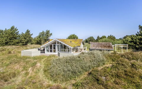 Bruna - 2Km from the Sea: Meubilair, Hout, Interieur Ontwerp, Flooring, Verdieping, Stoel, Kamer, Plafond, Woonkamer, Appartement