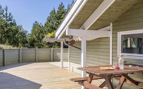 Bruna - 2Km from the Sea: Meubilair, Hout, Interieur Ontwerp, Flooring, Verdieping, Stoel, Kamer, Plafond, Woonkamer, Appartement