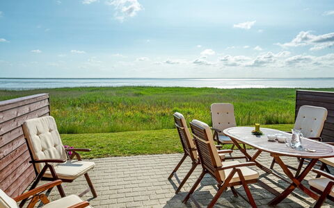 Henrietta - 3.5Km from the Sea: Meubilair, Stoel, Buitenmeubels, Hout, Tafel, Zomer, Zee, Buitentafel, Kust En Oceanic Landvormen, Oceaan