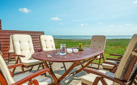 Henrietta - 3.5Km from the Sea: Meubilair, Buitenmeubels, Stoel, Hout, Tafel, Buitentafel, Zee, Klapstoel, Hardwood, Beits
