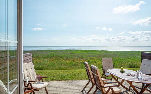 Henrietta - 3.5Km from the Sea: Meubilair, Lucht, Stoel, Buitenmeubels, Tafel, Buitentafel, Zee, Oceaan, Keuken En Eettafel, Kust