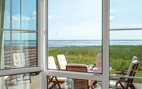 Henrietta - 3.5Km from the Sea: Hout, Meubilair, Zee, Stoel, Oceaan, Glas, Kust En Oceanic Landvormen, Kust, Eco Hotel, Buitenmeubels