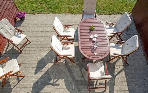 Henrietta - 3.5Km from the Sea: Meubilair, Buitenmeubels, Stoel, Tafel, Buitentafel, Klapstoel, Patio, Beits, Hardwood, Koffietafel