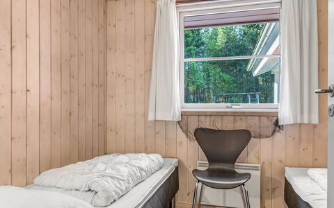 Guthmund - 1Km from the Sea: Appartement, Schaduw, Balkon, Stoel, Hek, Buitenmeubels, Aluminium, Kunstgras