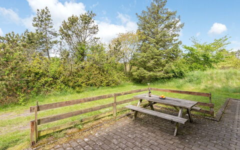 Rea - 5Km from the Sea: Hout, Struik, Openluchtbank, Land Lot, Landelijk Gebied, Weide, Hardwood, Buitenmeubels, Hek