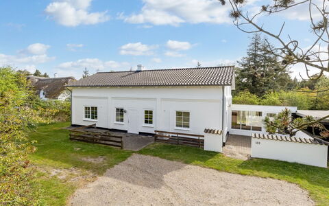 Rea - 5Km from the Sea: Huis, Dak, Verblijf, Huis, Land Lot, Tuin, Landgoed, Landscaping, Werf, Gazon
