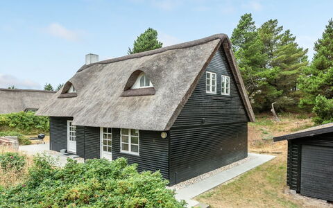 Risto - 2.3Km from the Sea: Huis, Dak, Huis, Verblijf, Schuur, Garden Gebouwen, Siding, Werf, Blokhut, Hut