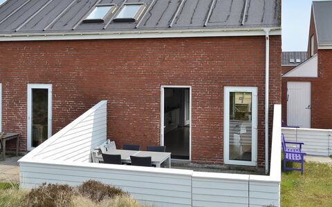 Mirija - 2.3Km from the Sea: Muur, Dak, Siding, Huis, Metselwerk, Huis, Steen, Samengesteld Materiaal, Verblijf, Deur