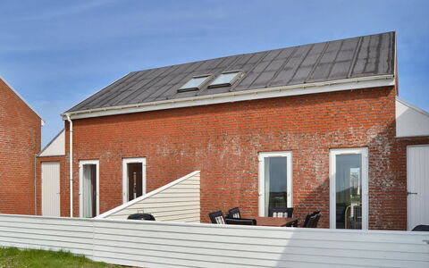 Arabella - 2.3Km from the Sea: Dak, Huis, Land Lot, Huis, Verblijf, Landgoed, Garden Gebouwen, Schaduw, Blokhut, Landscaping