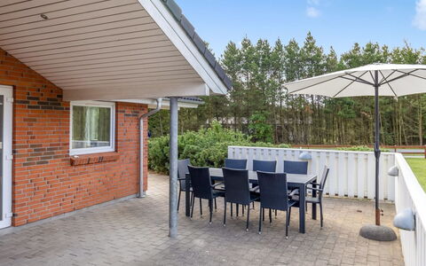 Taisto - 1.8Km from the Sea: Struik, Stedelijk Ontwerp, Groundcover, Steen, Appartement, Landgoed, Metselwerk, Balkon, Landscaping