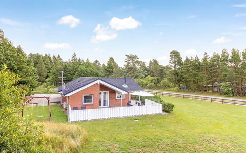 Taisto - 1.8Km from the Sea: Struik, Stedelijk Ontwerp, Groundcover, Steen, Appartement, Landgoed, Metselwerk, Balkon, Landscaping