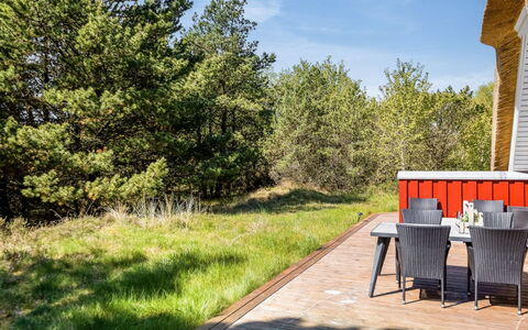 Urpo - 6Km from the Sea: Gras, Struik, Land Lot, Meubilair, Tuin, Buitenmeubels, Stoel, Weide, Landscaping, Schaduw
