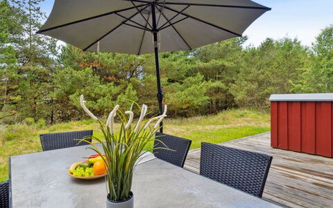 Urpo - 6Km from the Sea: Struik, Stedelijk Ontwerp, Groundcover, Steen, Appartement, Landgoed, Metselwerk, Balkon, Landscaping