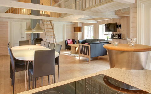 Gudmund - 3.9Km from the Sea: Flooring, Interieur Ontwerp, Hout, Verdieping, Meubilair, Plafond, Houten Vloer, Kamer, Woonkamer, Lichte Inrichting