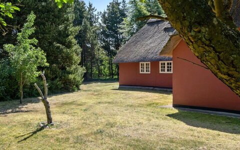 Gudmund - 3.9Km from the Sea: Verblijf, Tuin, Siding, Garden Gebouwen, Schaduw, Werf, Backyard, Gazon, Boerderij, Landscaping