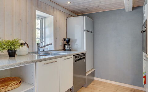Gudmund - 3.9Km from the Sea: Flooring, Hout, Major Appliance, Verdieping, Keuken, Interieur Ontwerp, Countertop, Toestel Van De Keuken, Loodgieterswerkinrichting, Houten Vloer