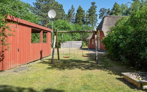 Gudmund - 3.9Km from the Sea: Struik, Land Lot, Tuin, Verblijf, Backyard, Gazon, Schaduw, Werf, Landscaping, Garden Gebouwen