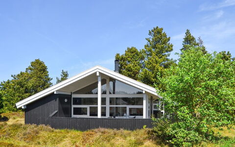 Börge - 3.9Km from the Sea: Meubilair, Interieur Ontwerp, Stoel, Flooring, Tafel, Toevlucht, Verdieping, Plafond, Kamer, Eco Hotel
