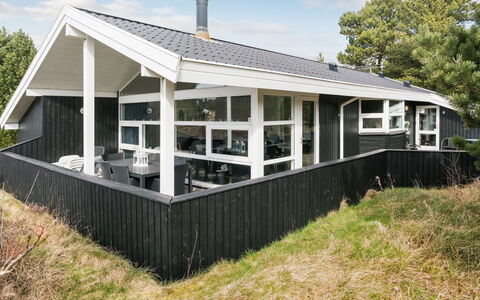 Börge - 3.9Km from the Sea: Meubilair, Interieur Ontwerp, Stoel, Flooring, Tafel, Toevlucht, Verdieping, Plafond, Kamer, Eco Hotel