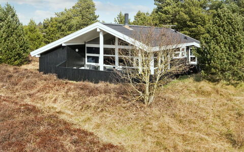Börge - 3.9Km from the Sea: Meubilair, Interieur Ontwerp, Stoel, Flooring, Tafel, Toevlucht, Verdieping, Plafond, Kamer, Eco Hotel