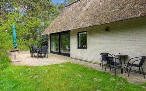 Emilla - 3.8Km from the Sea: Gras, Huis, Dak, Huis, Verblijf, Struik, Land Lot, Landelijk Gebied, Boerderij, Groundcover