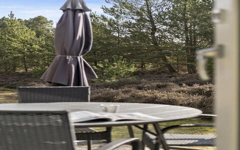 Nila - 750M from the Sea: Meubilair, Buitenmeubels, Stoel, Buitentafel, Schaduw, Tuin, Backyard, Landscaping, Keuken En Eettafel
