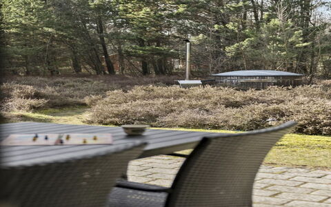 Nila - 750M from the Sea: Meubilair, Struik, Buitenmeubels, Tuin, Buitentafel, Stoel, Schaduw, Landscaping, Backyard, Park