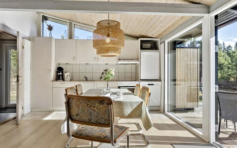 Nila - 750M from the Sea: Interieur Ontwerp, Meubilair, Hout, Flooring, Plafond, Keuken, Verdieping, Huis, Stoel, Countertop