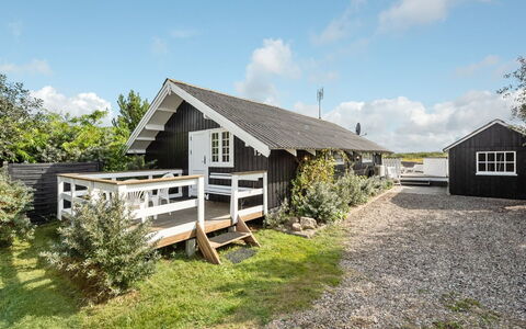 Kylli - 600M from the Sea: Verblijf, Huis, Huis, Dak, Veranda, Landgoed, Siding, Garden Gebouwen, Boerderij, Werf