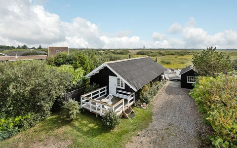 Kylli - 600M from the Sea: Verblijf, Huis, Huis, Dak, Veranda, Landgoed, Siding, Garden Gebouwen, Boerderij, Werf