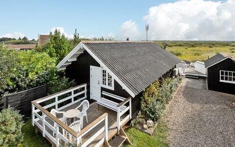 Kylli - 600M from the Sea: Verblijf, Huis, Huis, Dak, Veranda, Landgoed, Siding, Garden Gebouwen, Boerderij, Werf