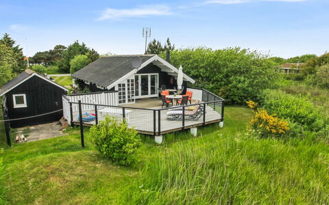 Kylli - 600M from the Sea: Verblijf, Huis, Huis, Dak, Veranda, Landgoed, Siding, Garden Gebouwen, Boerderij, Werf