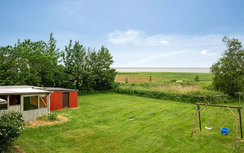 Jalmari - 3.5Km from the Sea: Struik, Stedelijk Ontwerp, Groundcover, Steen, Appartement, Landgoed, Metselwerk, Balkon, Landscaping