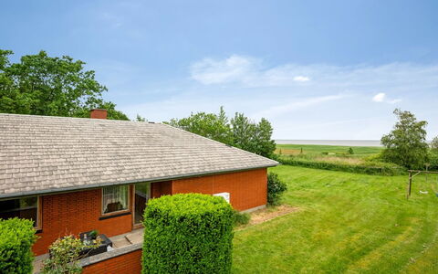 Jalmari - 3.5Km from the Sea: Struik, Stedelijk Ontwerp, Groundcover, Steen, Appartement, Landgoed, Metselwerk, Balkon, Landscaping
