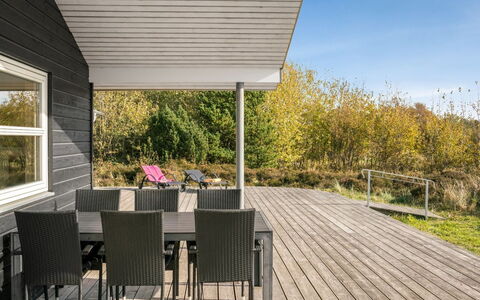 Haghbarth - 2.3Km from the Sea: Hout, Veranda, Architectuur, Hardwood, Plank, Houten Vloer, Dek, Huis, Beits, Siding