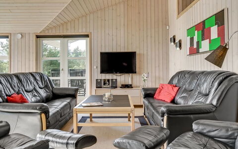 Haghbarth - 2.3Km from the Sea: Hout, Meubilair, Plafond, Interieur Ontwerp, Woonkamer, Kamer, Bankstel, Huis, Verdieping, Stoel