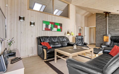 Haghbarth - 2.3Km from the Sea: Meubilair, Interieur Ontwerp, Hout, Plafond, Flooring, Kamer, Woonkamer, Verdieping, Bankstel, Verlichting