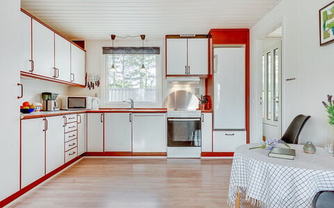 Toralf - 3.5Km from the Sea: Interieur Ontwerp, Flooring, Hout, Keuken, Plafond, Verdieping, Major Appliance, Countertop, Huis, Toestel Van De Keuken