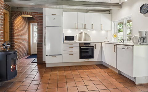 Volmar - 3.5Km from the Sea: Flooring, Keuken, Interieur Ontwerp, Major Appliance, Verdieping, Toestel Van De Keuken, Plafond, Countertop, Huishoudapparatuur, Cabinetry