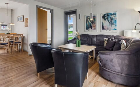 Nilaus - 2.3Km from the Sea: Meubilair, Interieur Ontwerp, Bankstel, Flooring, Verdieping, Hout, Woonkamer, Plafond, Kamer, Tafel