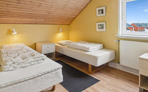 Nilaus - 2.3Km from the Sea: Interieur Ontwerp, Flooring, Hout, Verdieping, Bed, Slaapkamer, Plafond, Meubilair, Kamer, Bedding