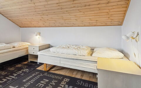 Nilaus - 2.3Km from the Sea: Bed, Slaapkamer, Verdieping, Interieur Ontwerp, Flooring, Hout, Bedding, Laken, Plafond, Kamer