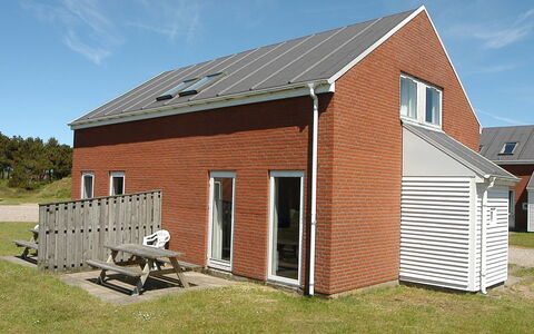 Nilaus - 2.3Km from the Sea: Dak, Huis, Huis, Verblijf, Siding, Land Lot, Deur, Werf, Gazon, Boerderij