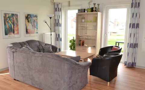 Nilaus - 2.3Km from the Sea: Meubilair, Interieur Ontwerp, Flooring, Verdieping, Bankstel, Hout, Woonkamer, Kamer, Tafel, Houten Vloer
