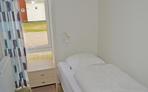 Nilaus - 2.3Km from the Sea: Verdieping, Hout, Flooring, Slaapkamer, Bed, Interieur Ontwerp, Laken, Bedding, Meubilair, Kamer