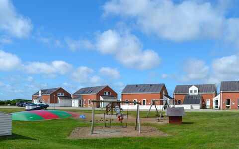 Nilaus - 2.3Km from the Sea: Gras, Huis, Dak, Woongebied, Huis, Land Lot, Plain, Menselijke Nederzetting, Gazon, Verblijf