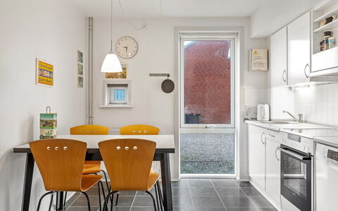 Edly - 2.3Km from the Sea: Muur, Interieur Ontwerp, Plafond, Flooring, Appartement, Meubilair, Keuken, Kamer, Verdieping, Lichte Inrichting