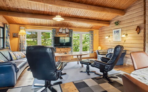 Thorbergh - 2Km from the Sea: Hout, Meubilair, Plafond, Interieur Ontwerp, Huis, Woonkamer, Bankstel, Verblijf, Stoel, Kamer