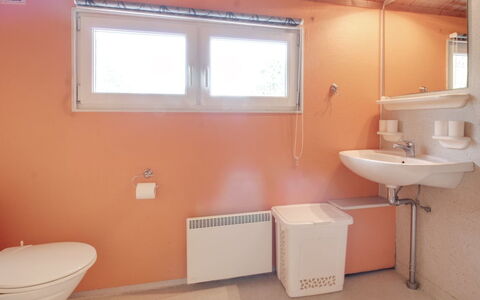 Thorbergh - 2Km from the Sea: Loodgieterswerkinrichting, Muur, Badkamer, Wastafel In De Badkamer, Flooring, Verdieping, Wastafel, Toilet, Interieur Ontwerp, Loodgieter